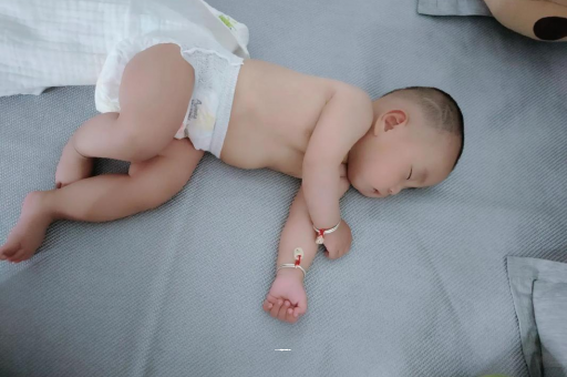 吐鲁番几个月宝宝会抬头